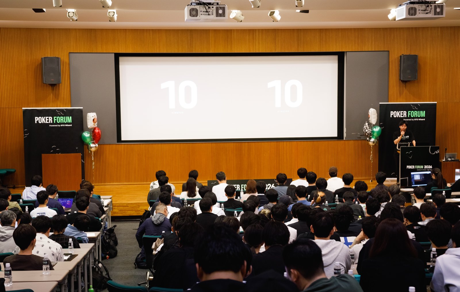 満席の会場の様子